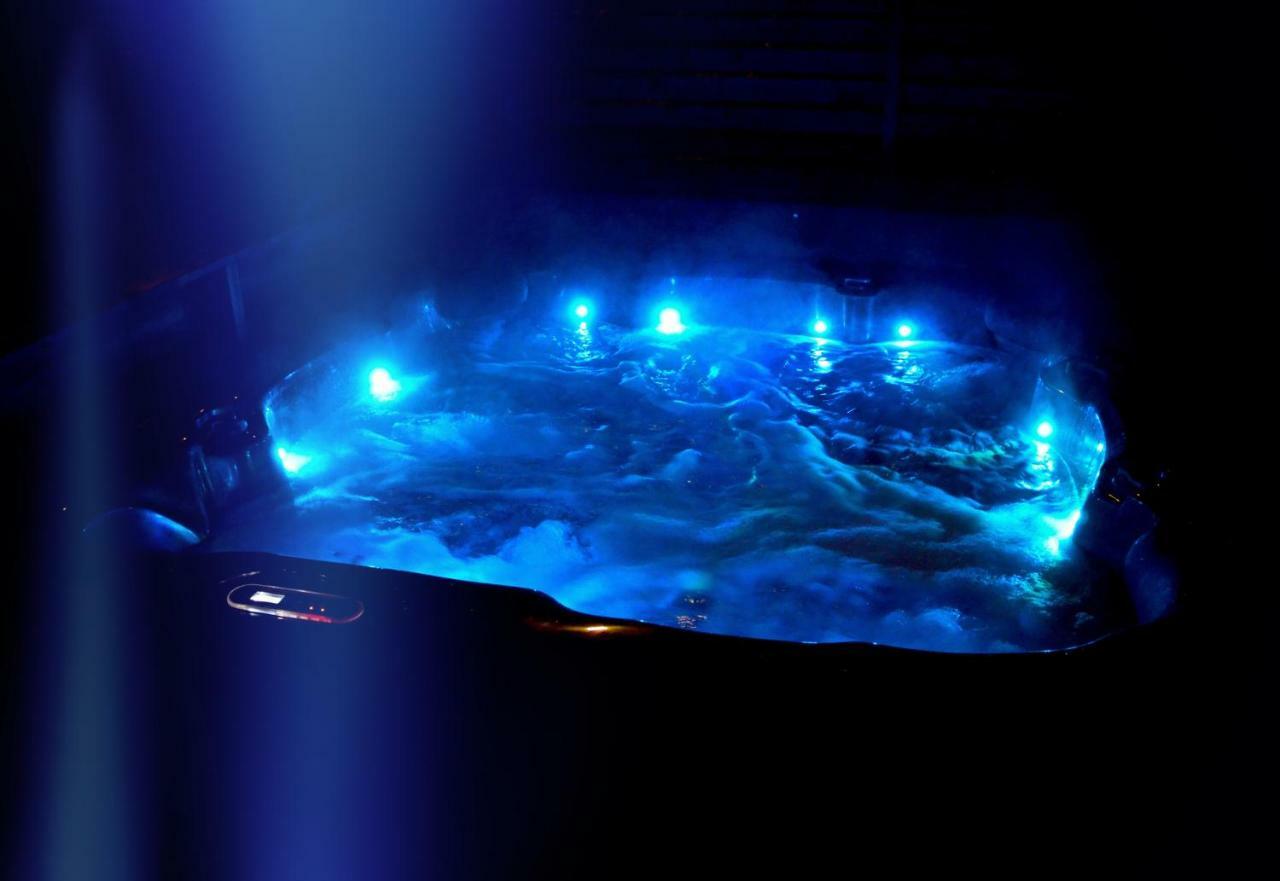 Villa Dakota - Jacuzzi, Zwembad, Playstation デュルビュイ エクステリア 写真